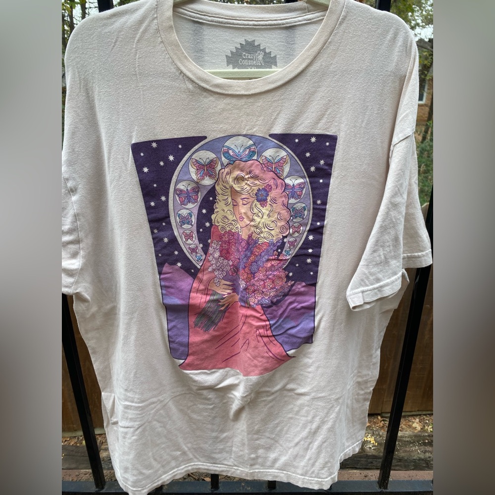 Consuela Graphic T-Shirt